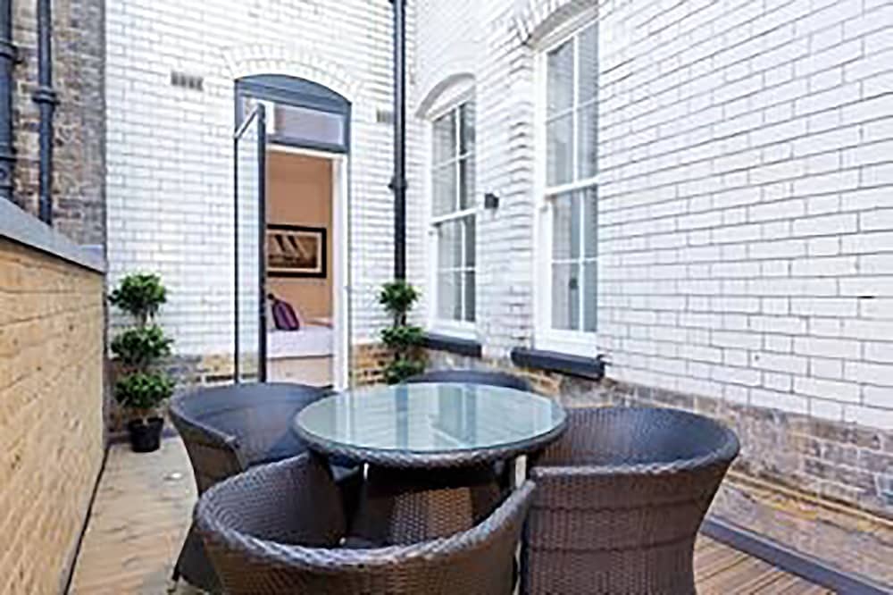 outdoor bbq area