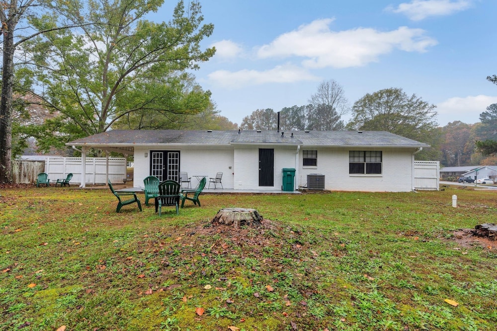 Family-friendly 3br Oasis In Powder Springs 3 Bedroom Home