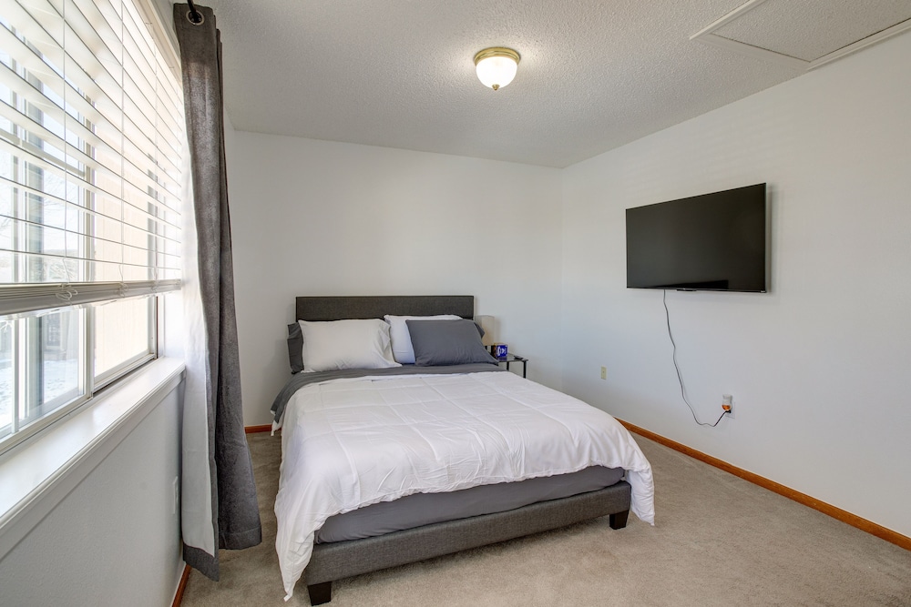 Patio, Grill, Yard: Pet-friendly Denver Home!