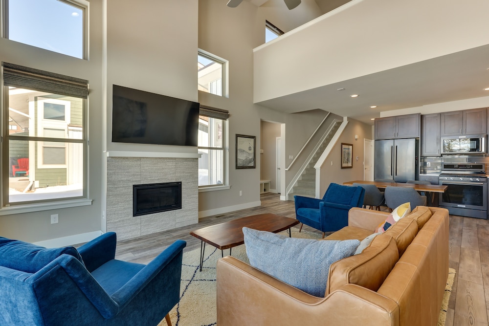 Fraser Vacation Rental - Shuttle to Winter Park!