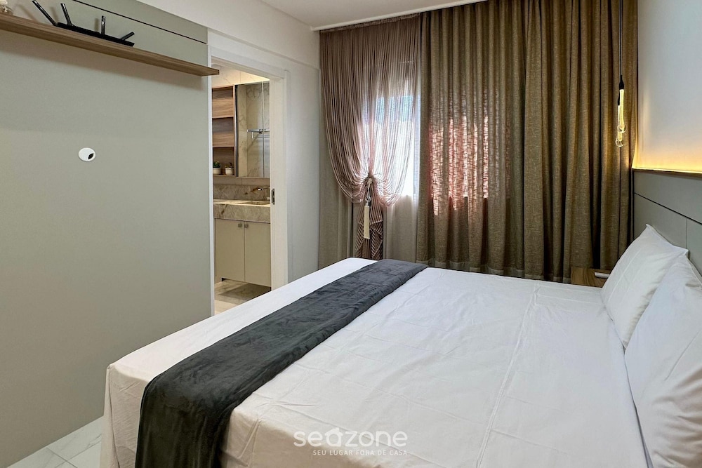 Apt w/ Gourmet Balcony 700m From the Beach Bon1101