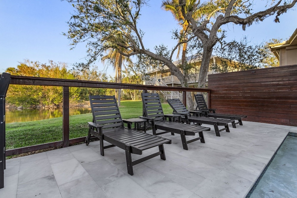 245 Nature View Manor 4 Bedroom Home