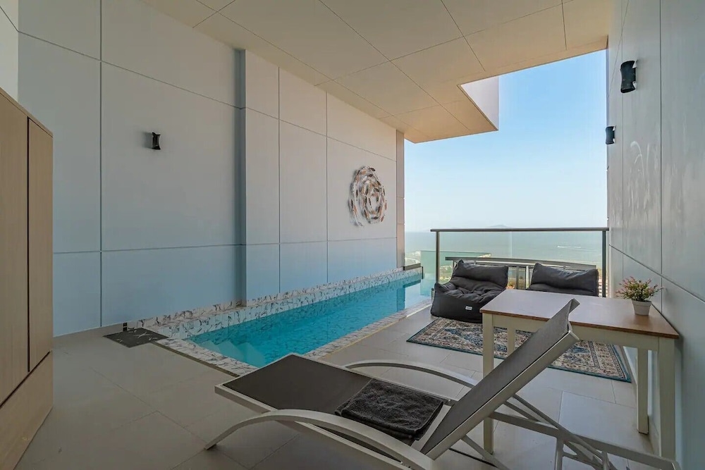 Private Swim Up Pool Apartment on Jomtien Beach Pattaya