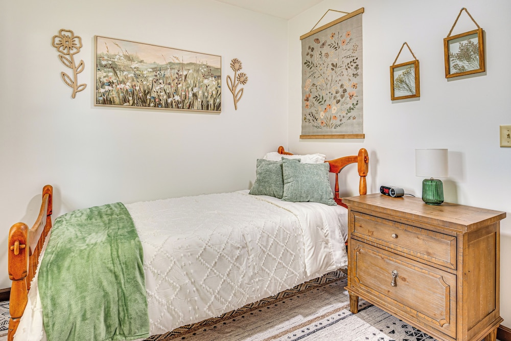 17 Mi to Brookville Lake: Home w/ In-unit Laundry