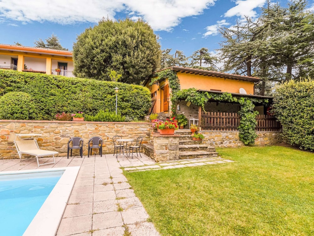 Cottage in Tuscany With Pool & Olive Groves view 3