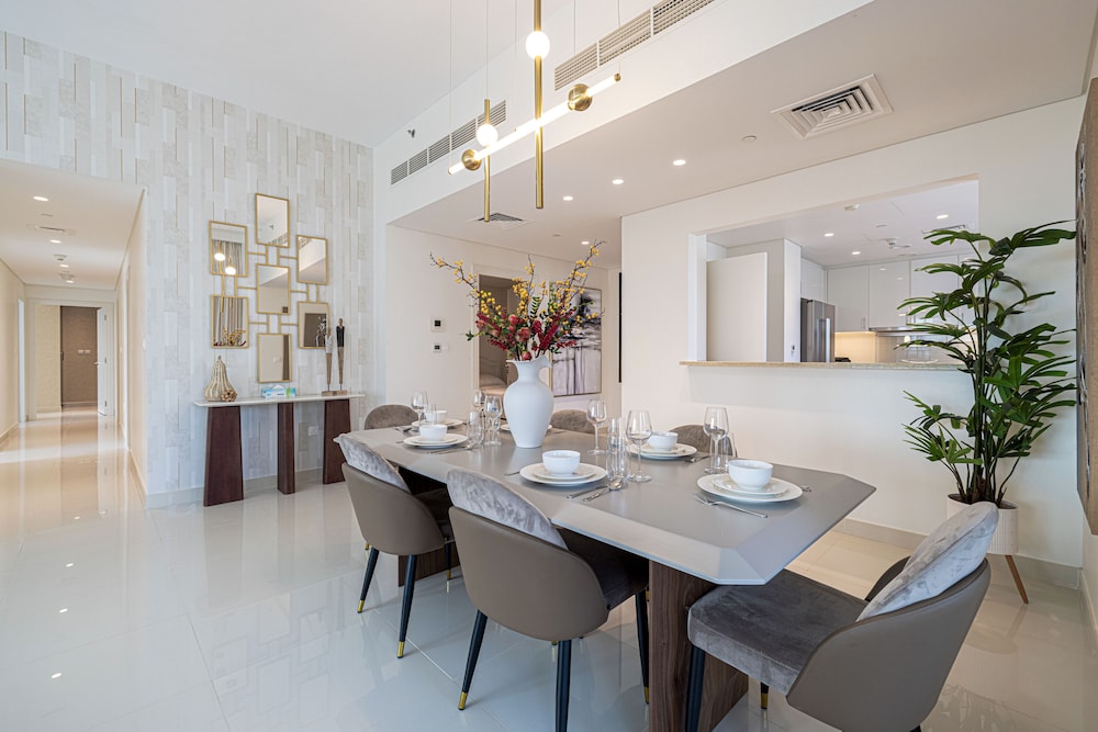 3Br + Maid Close To Burj Khalifa Dubai Mall