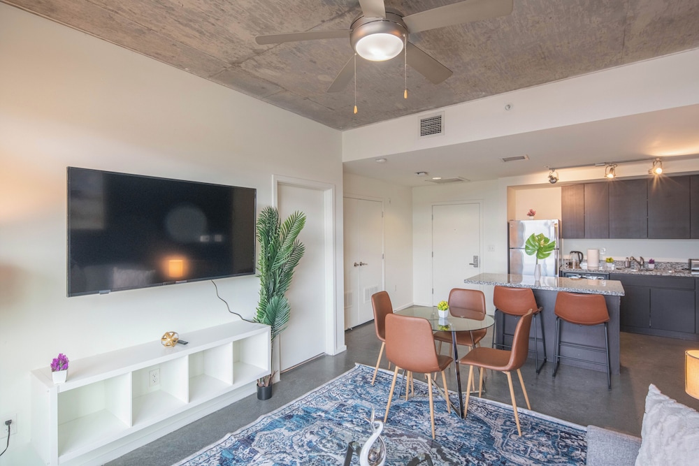 ROVE LIVING/KL - Roosevelt Point