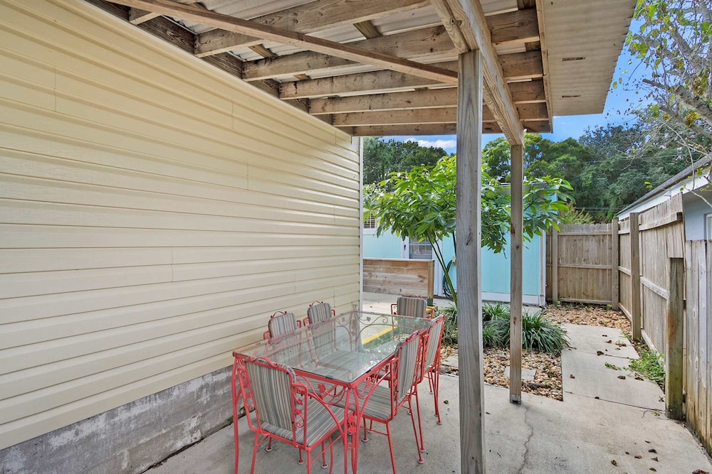 Just North of Downtown Fenced Yard BBQ Patio