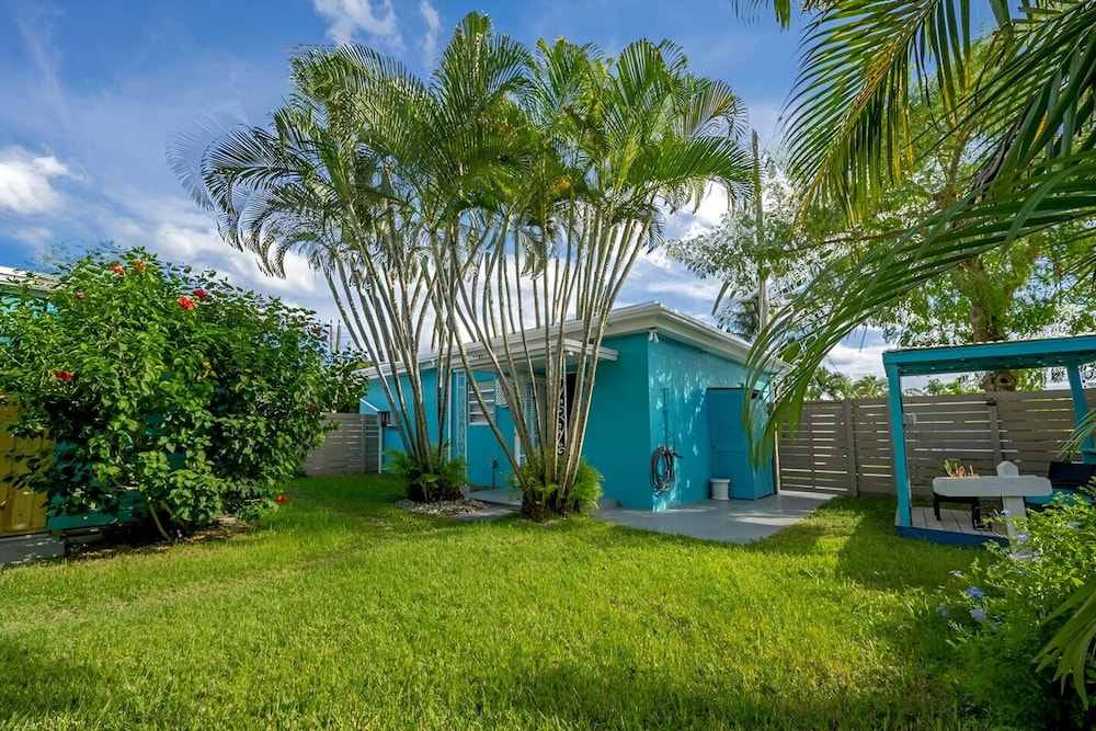 Luna Beach House in Hollywood