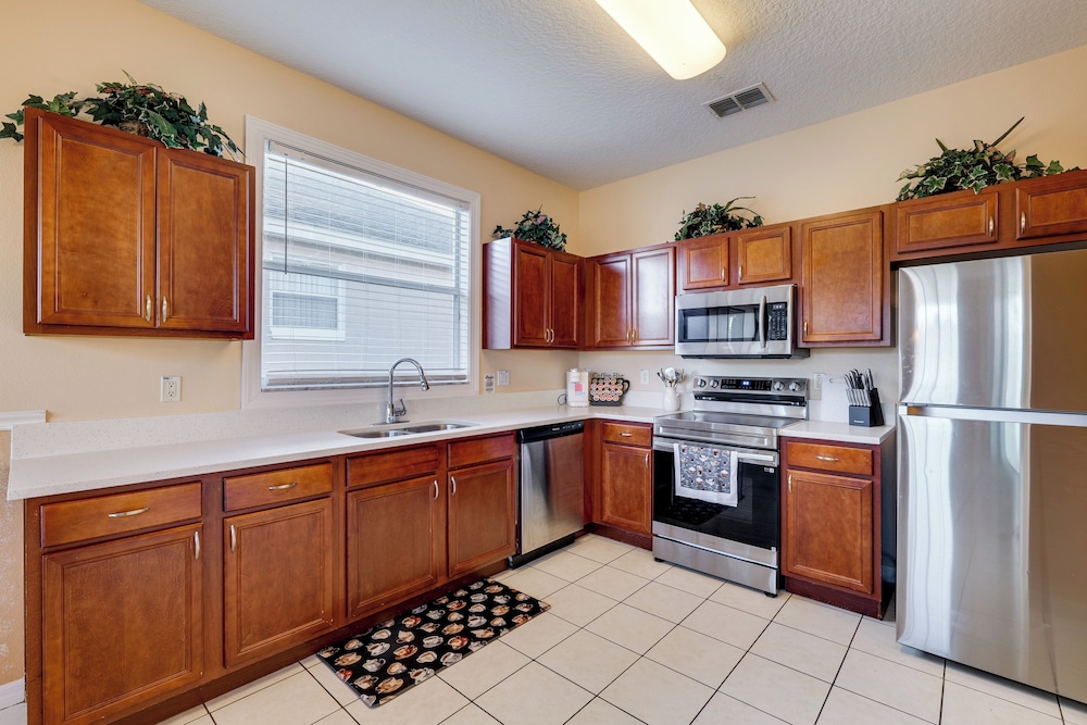 Lake Access & Lanai: Haines City Family Home!