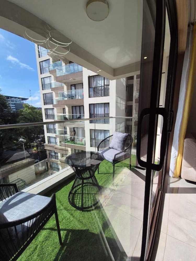 Lux suites 108 Riverside Apartments