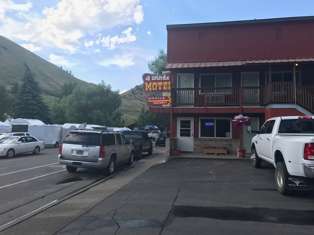 Hotel Four Winds Motel - Image 1