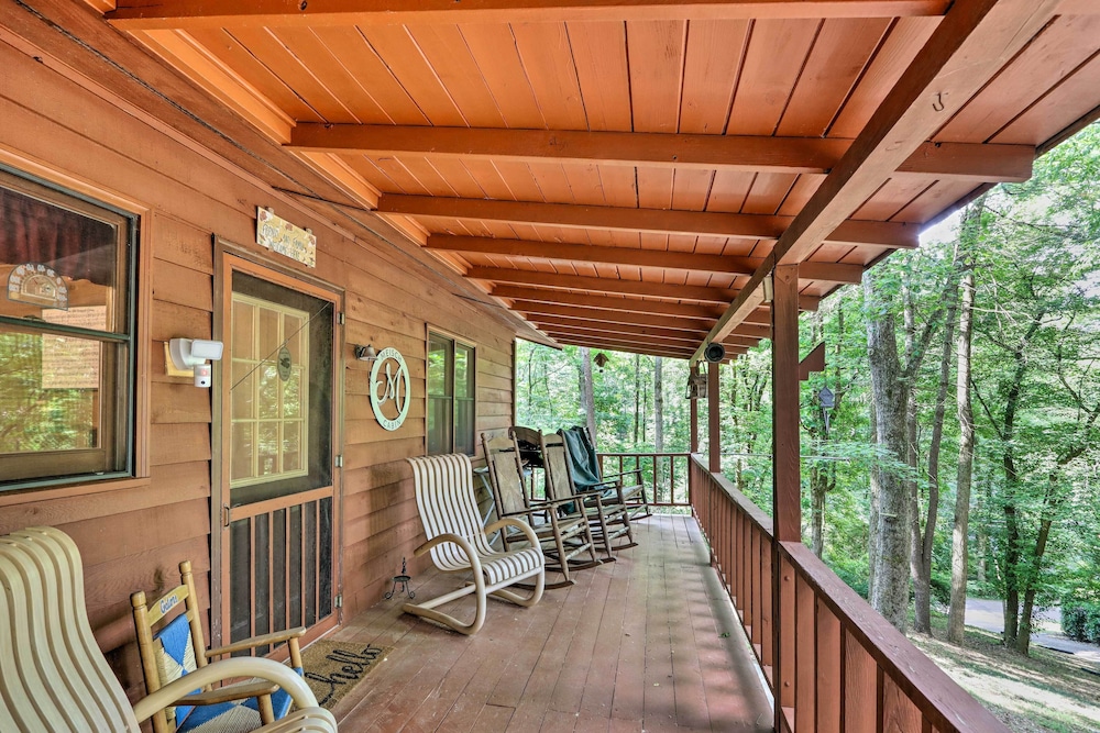 Idyllic Blue Ridge Cabin ~ 1 Mi to Downtown! view 3