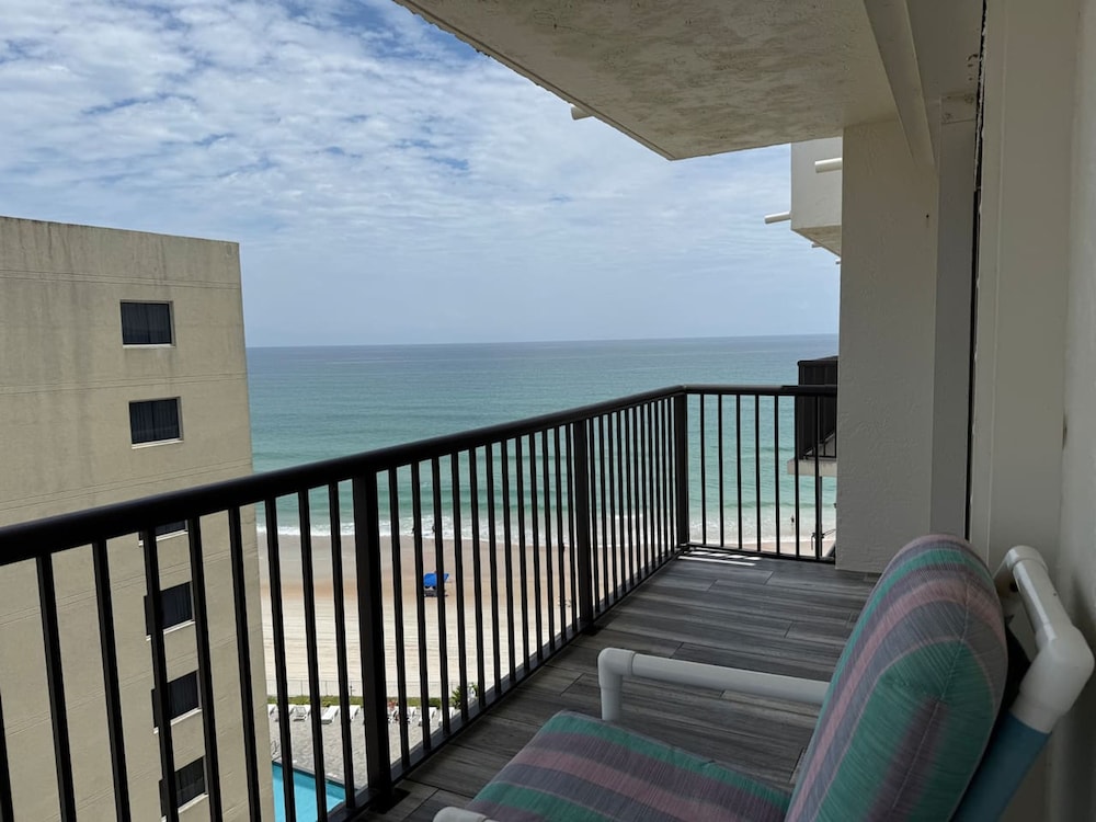King bed Oceanview Daytonabeach