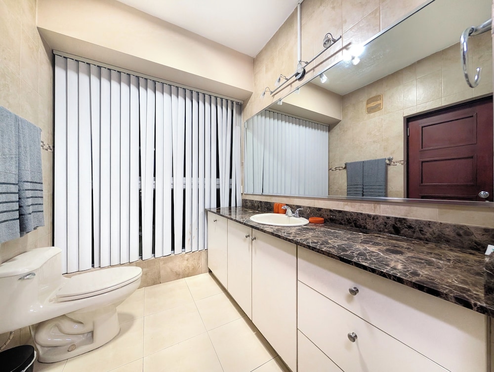 YC 1701l Apartamento 2 BDR Av Balboa