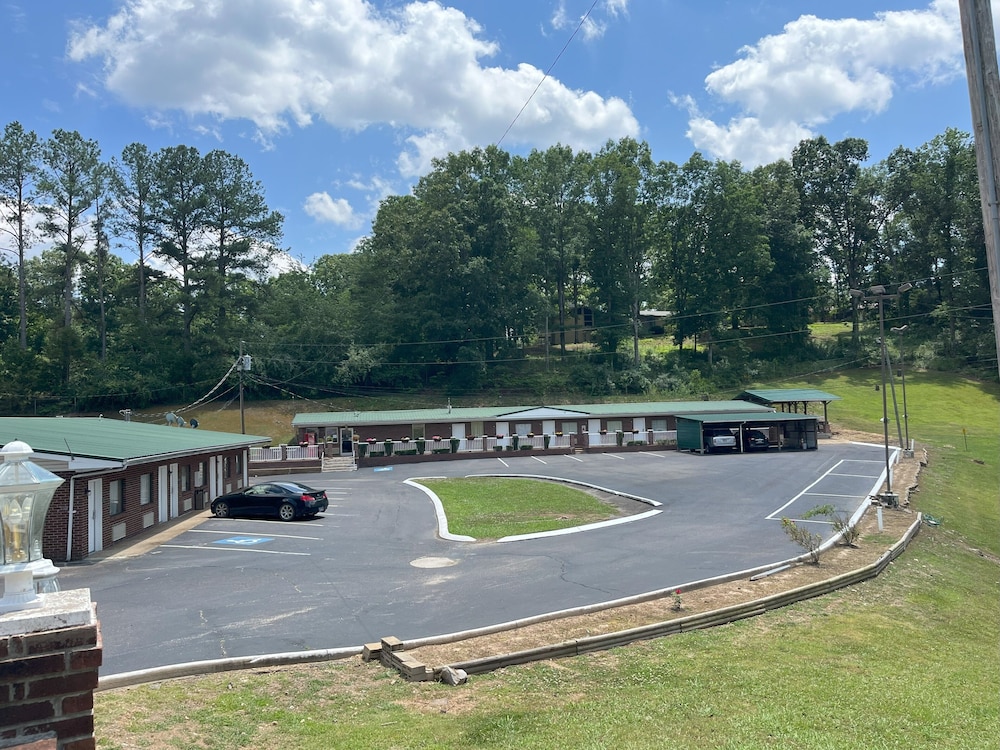 Pine Tree Inn