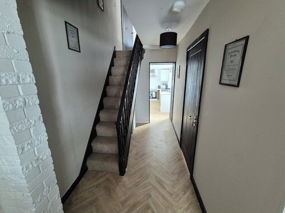 4 Bedroom House Near Swansea Marina & City Centre
