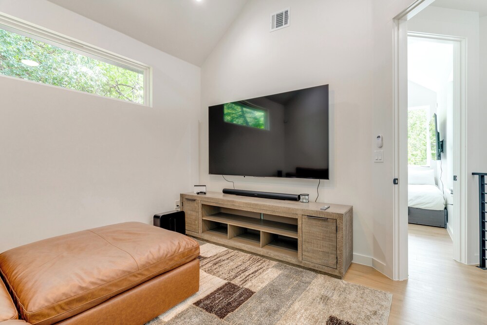 Near Restaurants & Parks: Home 3 Mi to Dtwn Austin