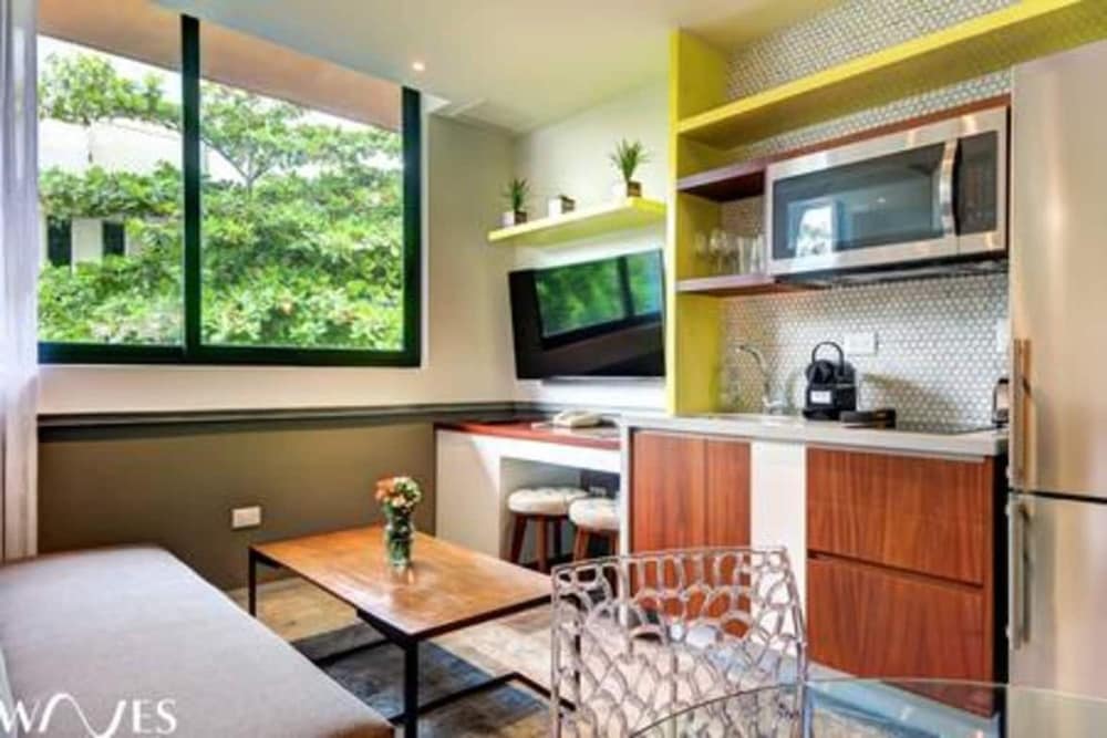 2 Br With Rooftop Pool and Stunning Ocean View