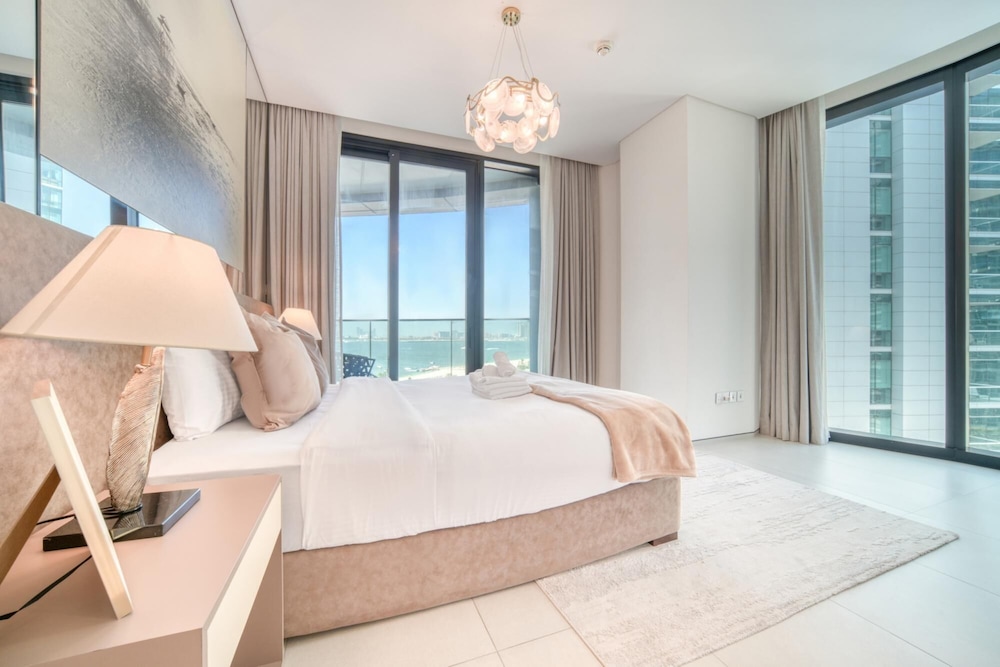 Classy Address JBR 3BR w Balcony and Beach Access