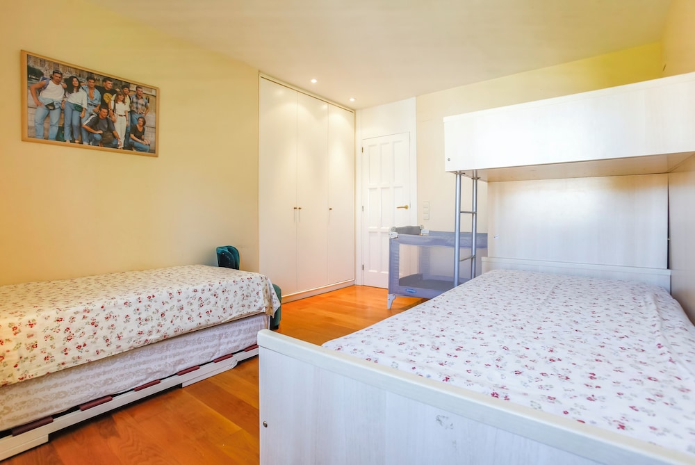 Just 10 Minutes From Sitges, House With Private Garden and Pool-