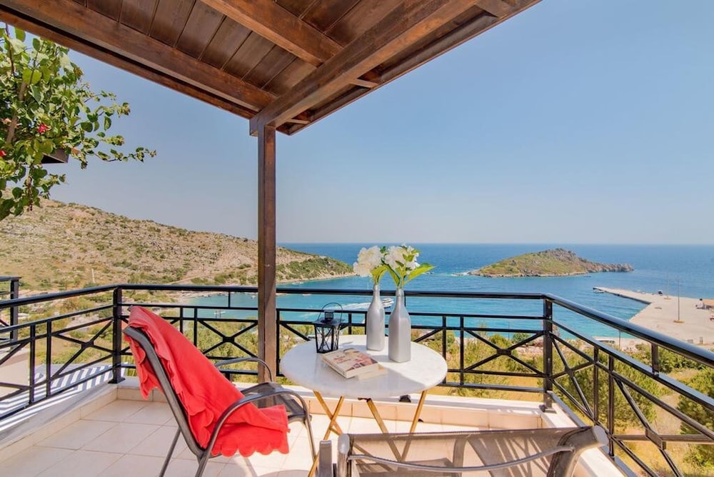 Coastal Paradise Found - Komis Private Pool Gem