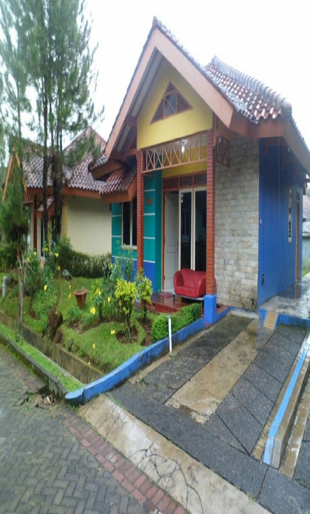 Villa Kota Bunga Sakura