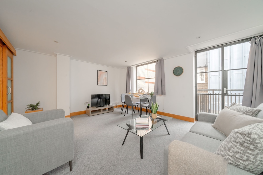 Holborn Penthouse Apartment with Terrace