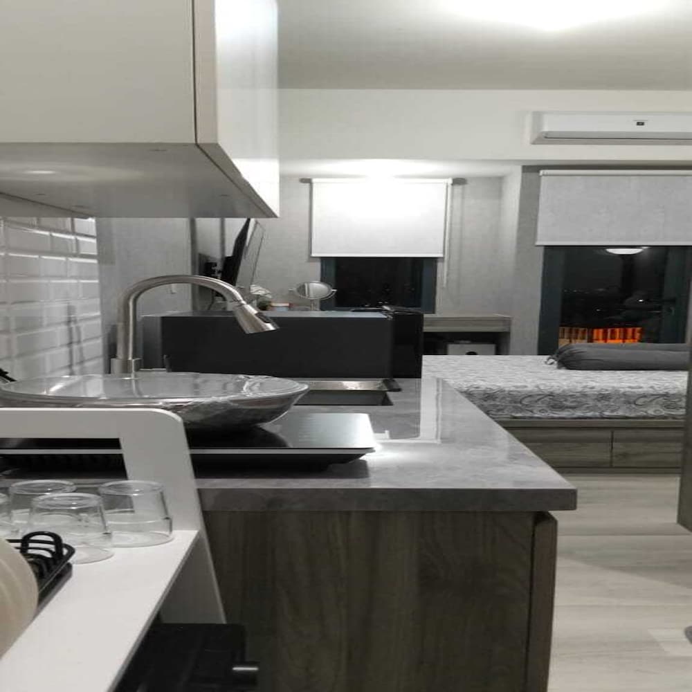 Apartmen Pakuwon Bekasi by Ruang Singgah