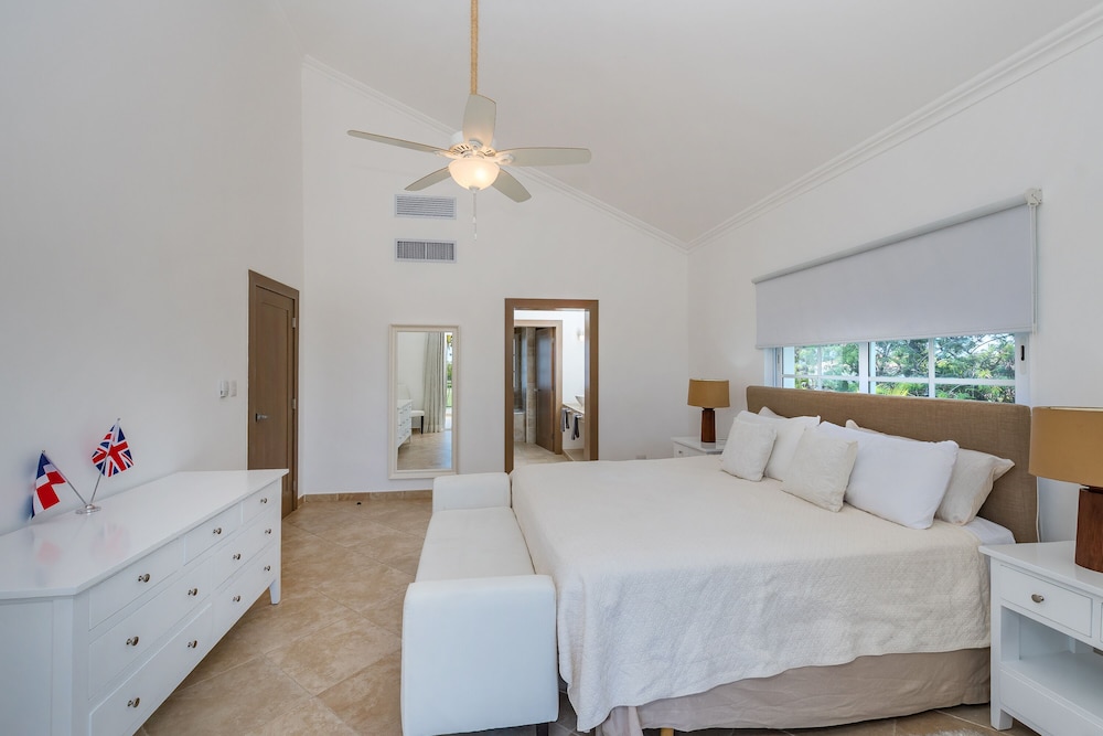 Beautiful 5-BDR 2 levels villa for rent