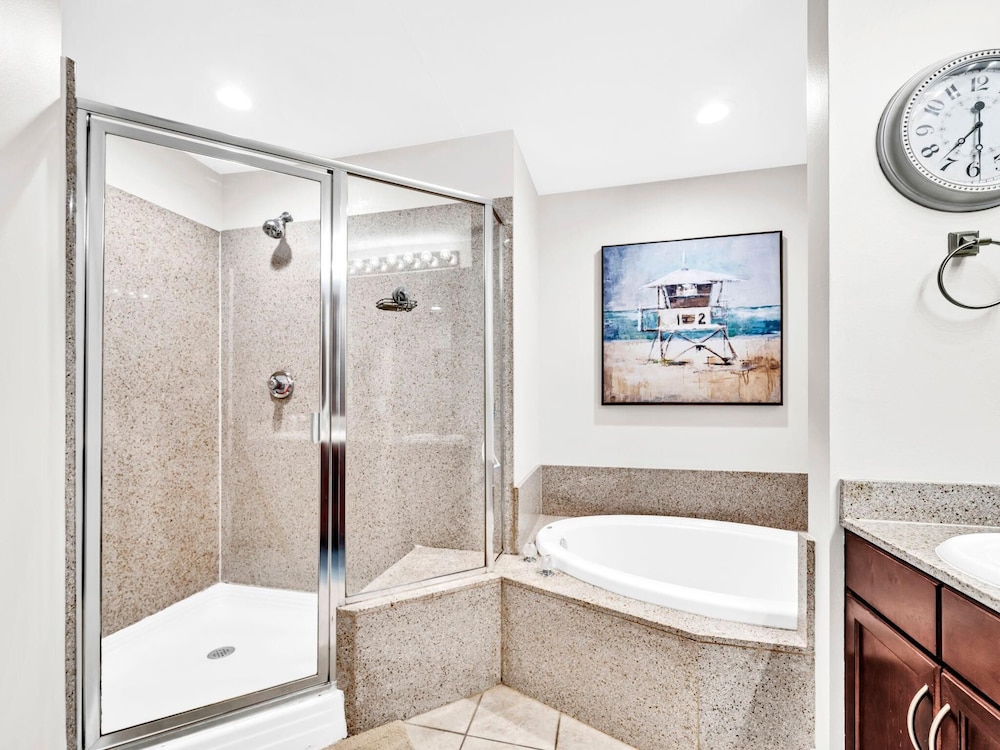 Laketown Wharf 906