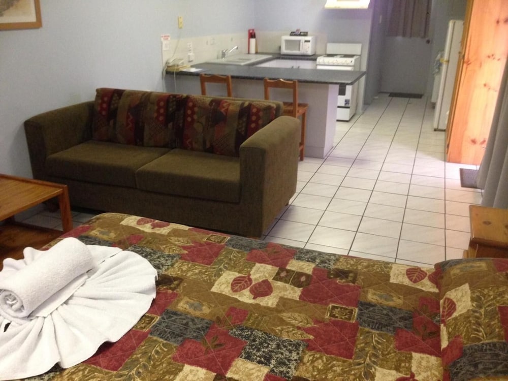 Palm Valley Motel and Self-contained Holiday Units