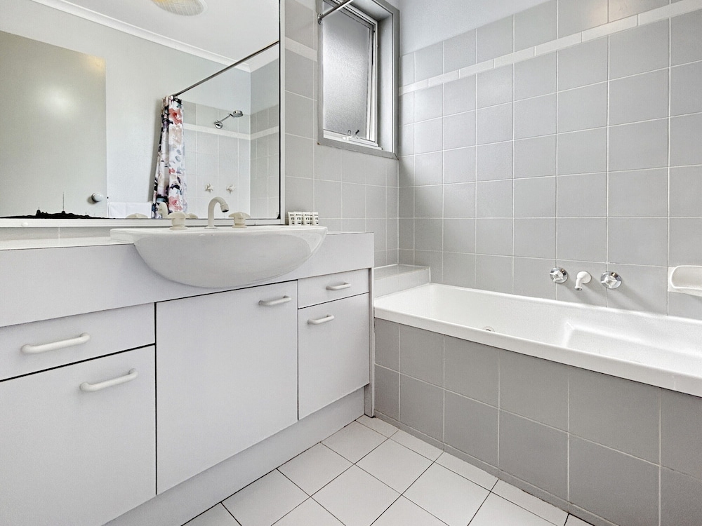 3-bed With Alfresco Dining & Pool in Batemans Bay