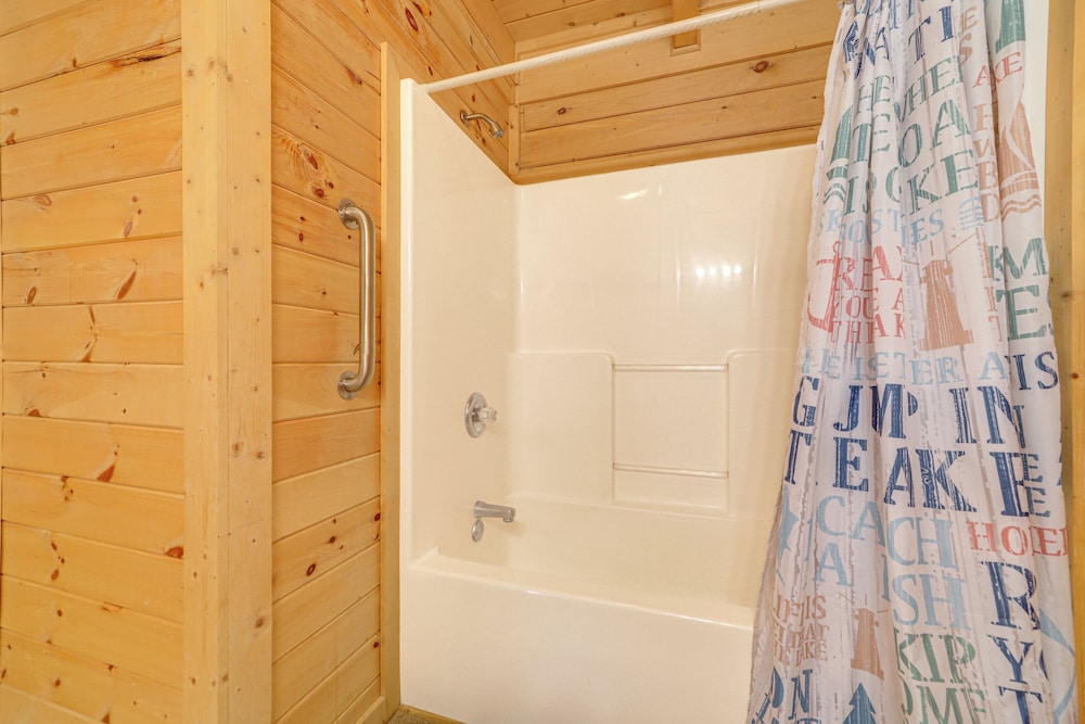 Smokies Cabin on Douglas Lake w/ Resort Pool