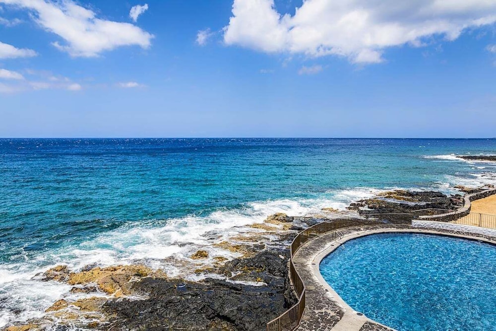 Great Location - Modern Island Condo - Vrkcv
