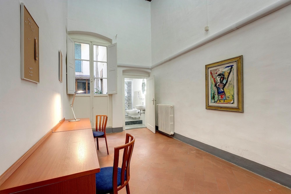 Servi 34 in Firenze With 3 Bedrooms and 2 Bathrooms