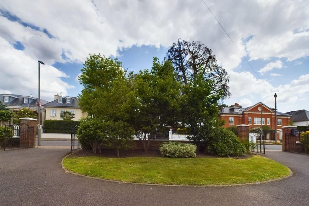 The Richmond Park Hideaway - Cozy 4bdr House With Garden Rooftop Terrace