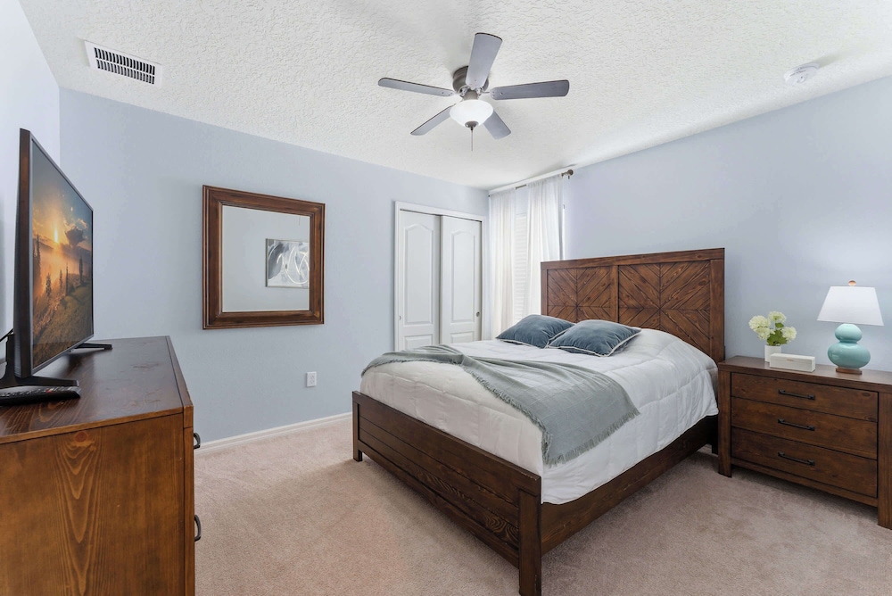 Family 6BR Home, Pool & Game Room