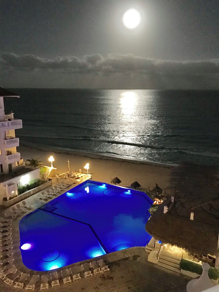 OvaCancun Apartments