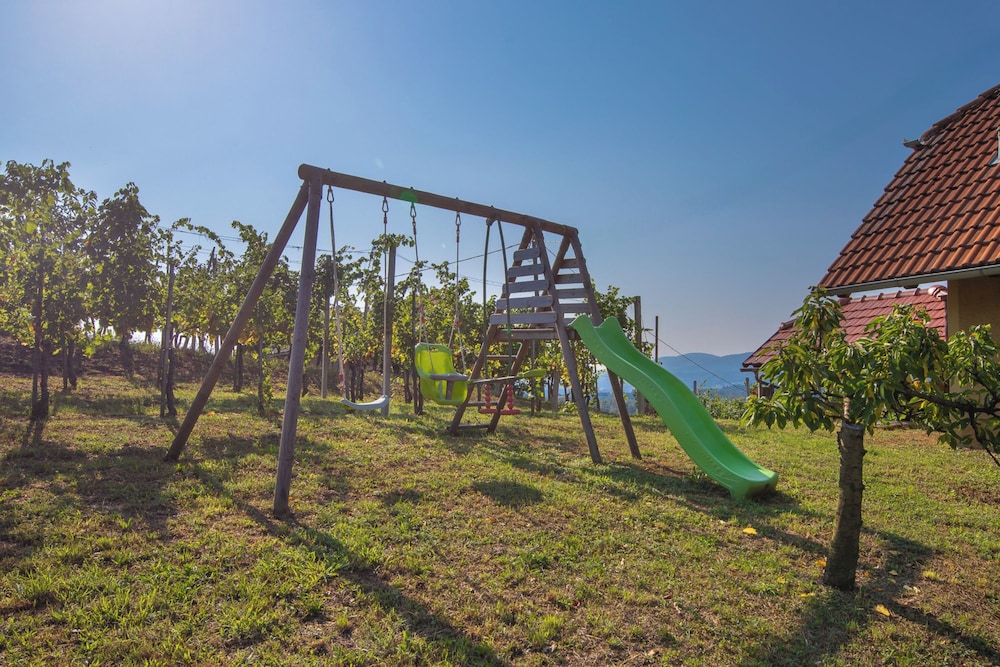 Vineyard Cottage Brodaric