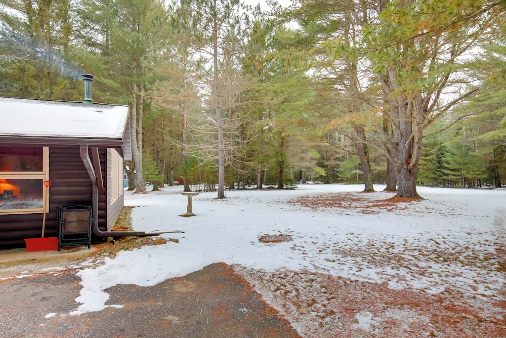 Family Gem Near the Chain of Lakes in Eagle River!