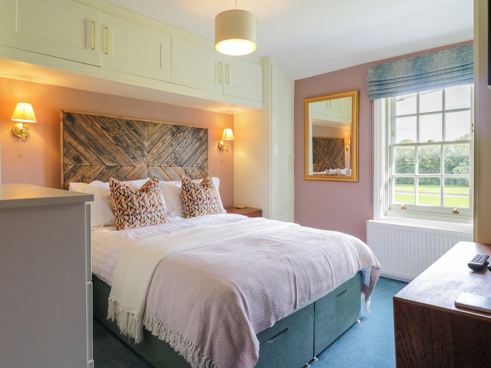 Two Copthorne Cottages