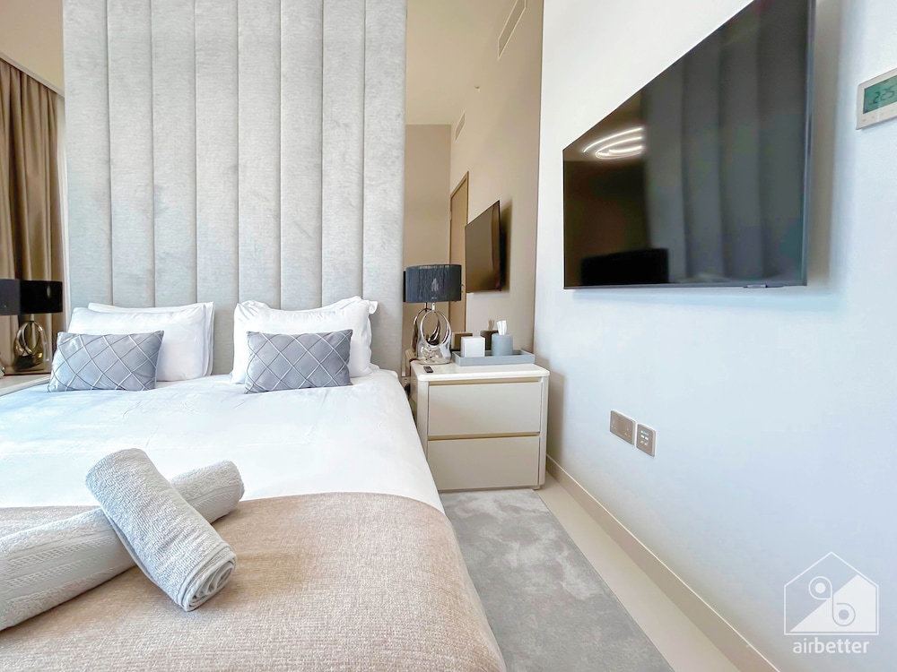 Spacious 3.5 Bedroom Apartment in Burj Royale