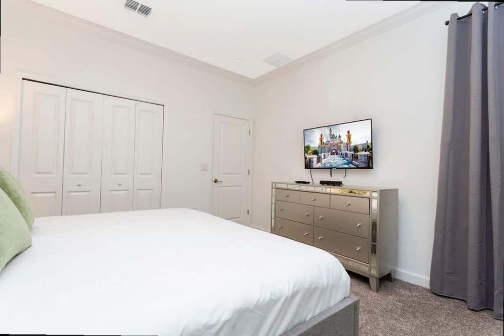 Luxe 5BR Villa Pool Game Room Minutes to Disney