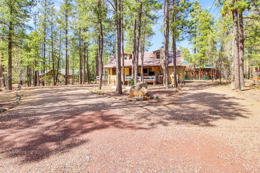 Game Room + Fireplace! Family Retreat in Pinetop