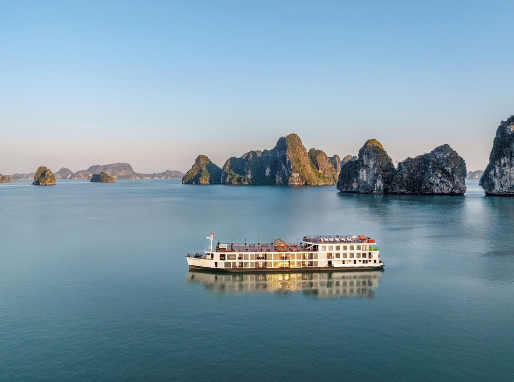 Indochine Grand Lan Ha Bay