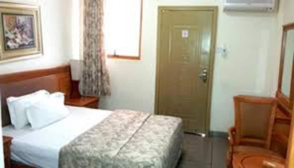 Luxurious Sunset Hotel in Kumasi view 2