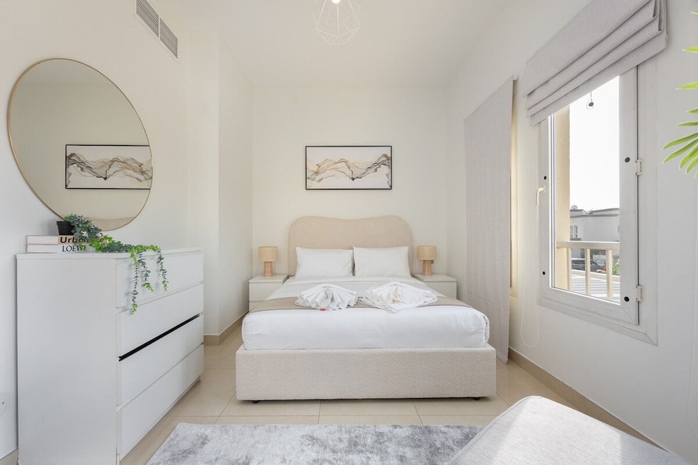 Luxurious Spacious 3-bedroom Villa With Private Pool at Springs 10
