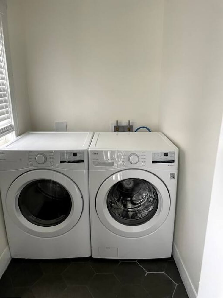 Modern Two Bedroom Condo - Near Boston