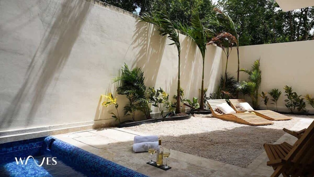 Exclusive Apt. W/private Pool + Surround Speakers
